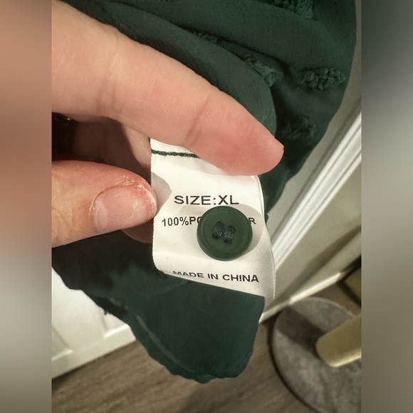 NWOT Green Dotted Collared Button Up Long Sleeve Blouse - Picture 5 of 5